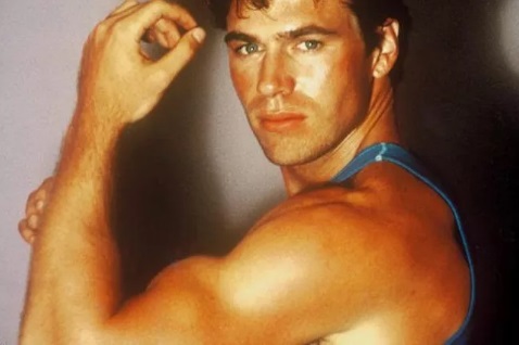 Ngôi sao màn bạc Jon-Erik Hexum cứu 6 người sau khi qua đời nhờ hiến tim, thận, giác mạc và da