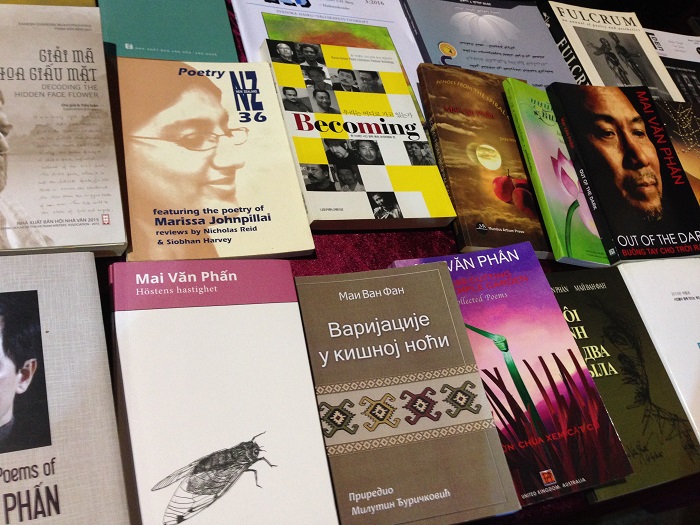 Các tuyển tập thơ của Mai Văn Phấn đã được dịch ra nhiều thứ tiếng trên thế giới