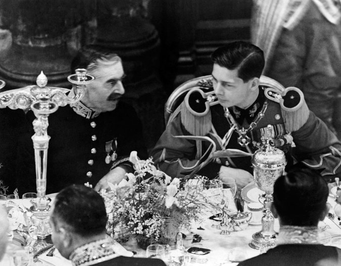 Hoàng tử kế vị Michael và Thủ tướng Anh Neville Chamberlain năm 1938