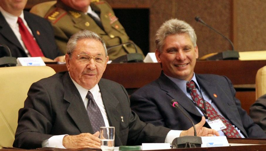 Chủ tịch Raul Castro và ông Miguel Diaz Canel 