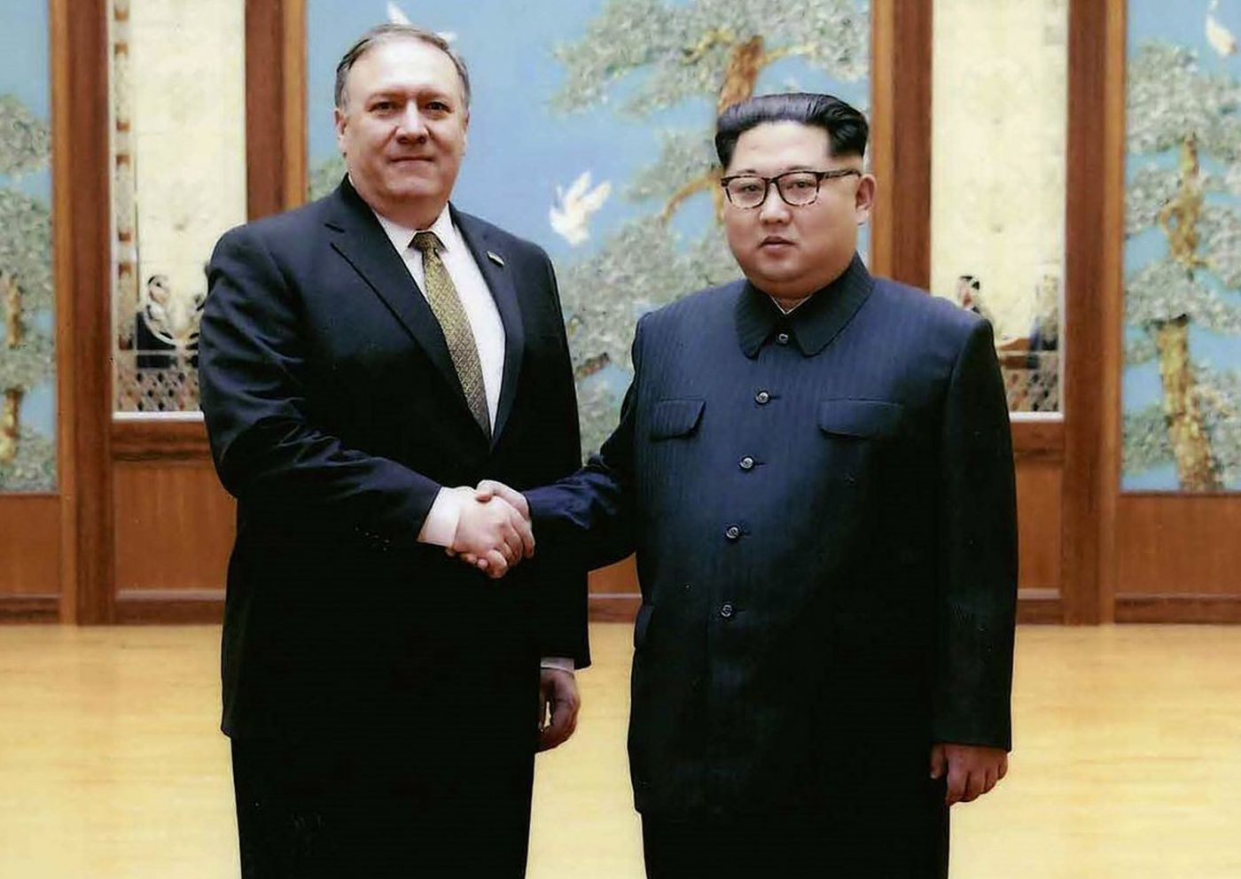 Ngoại trưởng Mỹ Mike Pompeo trong một cuộc gặp với nhà lãnh đạo Triều Tiên Kim Jong-un