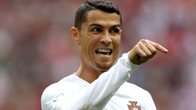 Cristiano Ronaldo - Tiền đạo sáng giá thế giới của đội tuyển Bồ Đào Nha