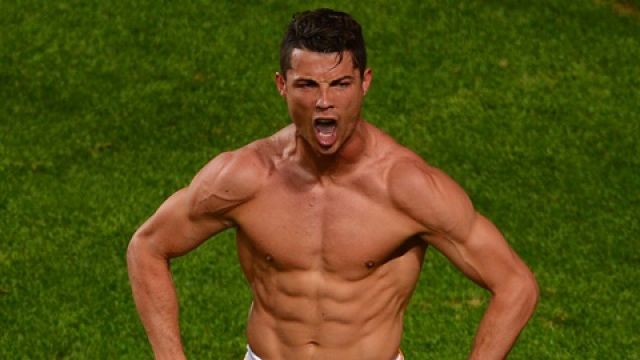 Cơ bụng 6 múi của Ronaldo có được nhờ chăm chỉ luyện tập