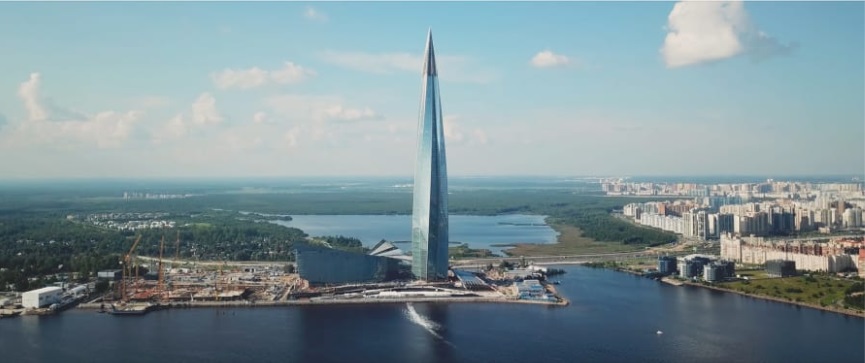 Tháp Trung tâm Lakhta sừng sững ở độ cao 462m tại St. Petersburg, Nga
