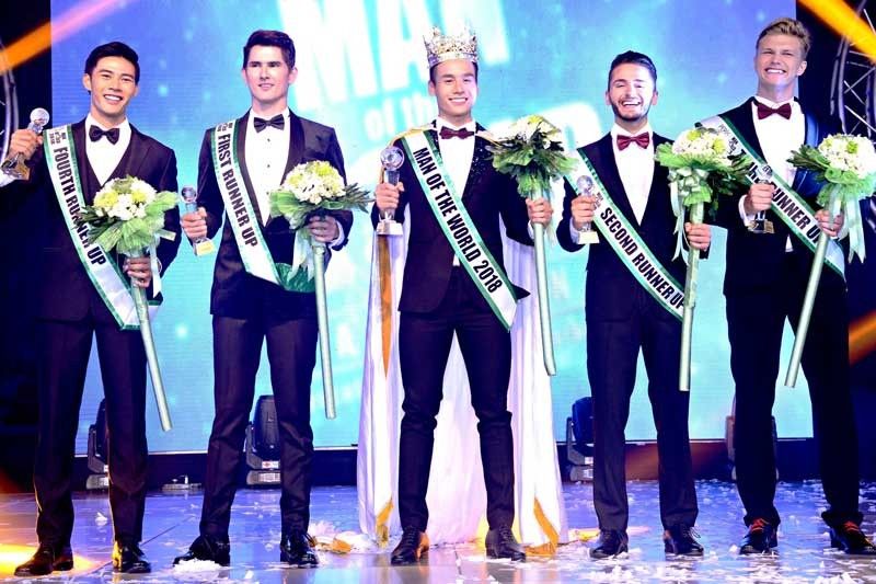 Cao Xuân Tài tại lễ đăng quang Man of the World (Nam vương Thế giới) 2018