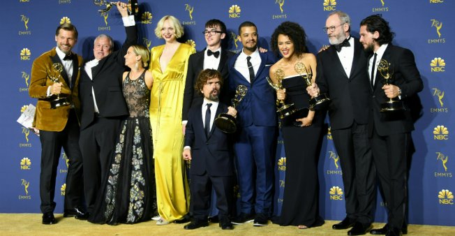 Dàn diễn viên Game of Thrones nhận giải thưởng Emmy