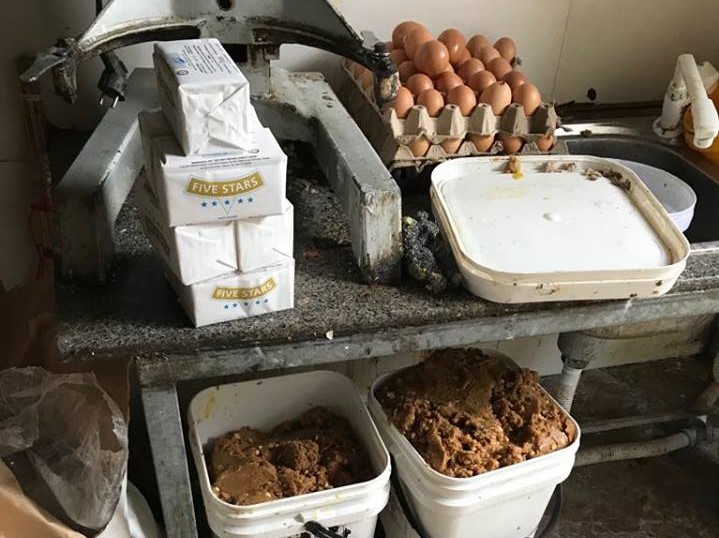 Sử dụng nơi bảo quản, phương tiện bảo quản không bảo đảm vệ sinh