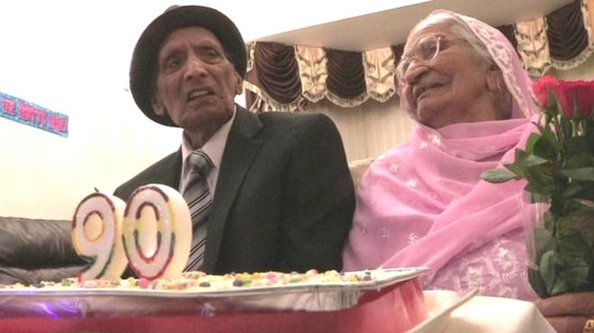 Cụ ông và cụ bà Karam và Katari Chand ở bên nhau 90 năm