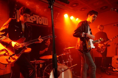 Một buổi biểu diễn live của ban nhạc Berlin Isolation