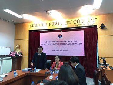 GS.TS Nguyễn Viết Tiến – Thứ trưởng Thường trực Bộ Y tế, Phó chủ tịch thứ Nhất Hội đồng thi đua – khen thưởng Bộ Y tế phát biểu tại buổi làm việc