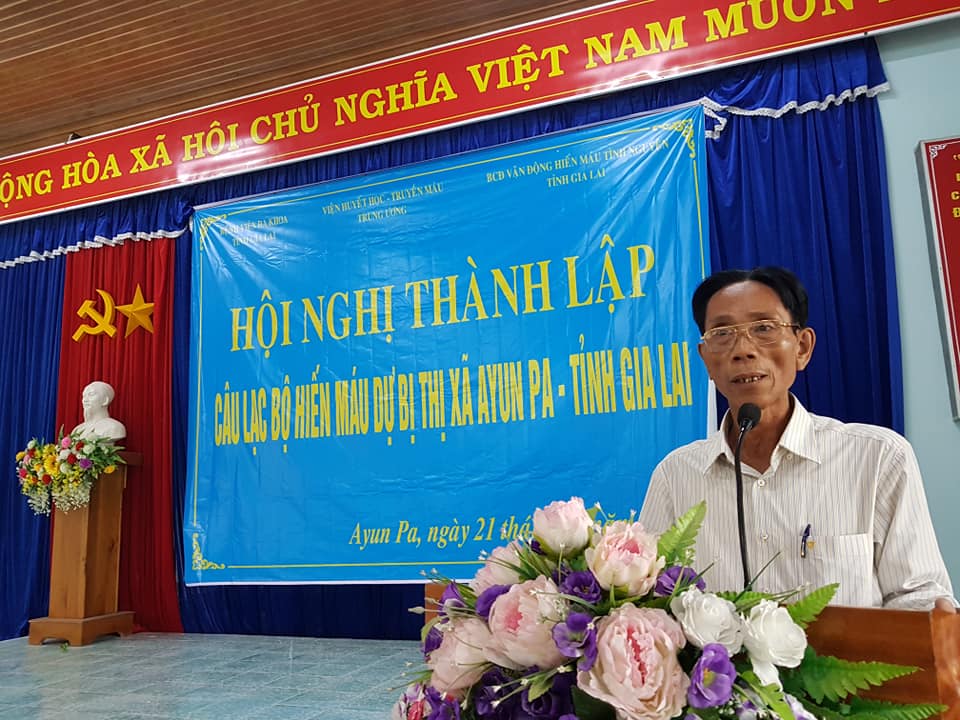 BS Phan Đình Đông - Giám đốc BVĐK khu vực Ayun Pa phát biểu cảm ơn Viện Huyết học Truyền máu TW đã giúp cho việc thành lập CLB Hiến máu dự bị tại địa phương