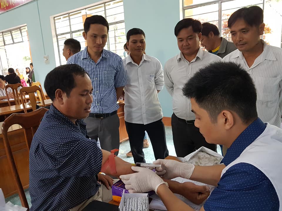 Ngày 21/12, có hơn 60 người đăng ký vào CLB được Ban tổ chức khám, xét nghiệm máu sàng lọc có virus lây truyền qua đường máu...