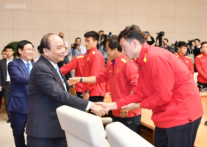 Thủ tướng Nguyễn Xuân Phúc gặp gỡ đội tuyển quốc gia Việt Nam