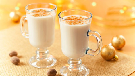 10 thức uống tốt cho tim mạch ngày lạnh-Cocktail sữa (milk punch) thơm nóng