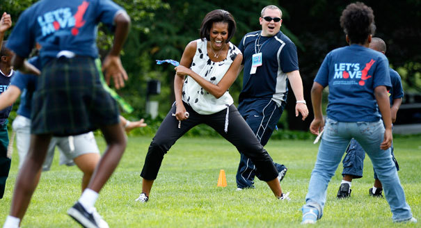 Michelle Obama tham gia thể thao cùng trẻ em Mỹ