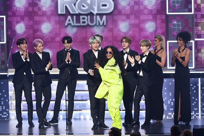 BTS trao giải thưởng Grammy