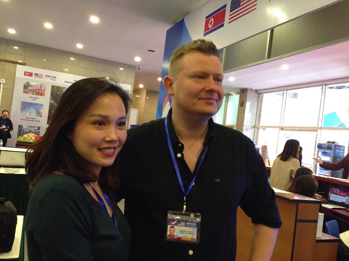 Phóng viên Thu Trang, báo SKĐS và phóng viên Marcin Tulicki, Truyền hình Ba Lan