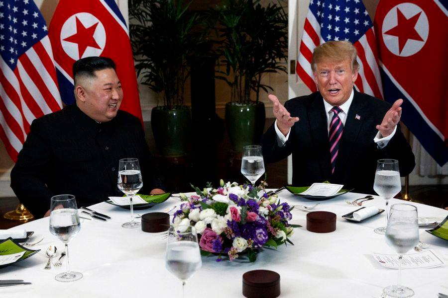 Tổng thống Mỹ Donald Trump và Chủ tịch Triều Tiên Kim Jong-un dùng bữa tối cùng nhau ở Hà Nội