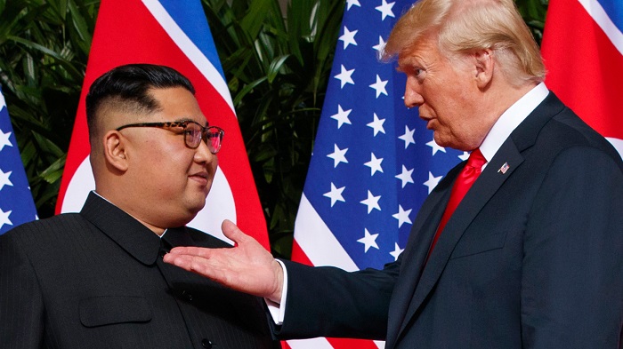 Tổng thống Mỹ Donald Trump và Chủ tịch Triều Tiên Kim Jong-un tại cuộc gặp Thượng đỉnh Mỹ-Triều lần thứ nhất