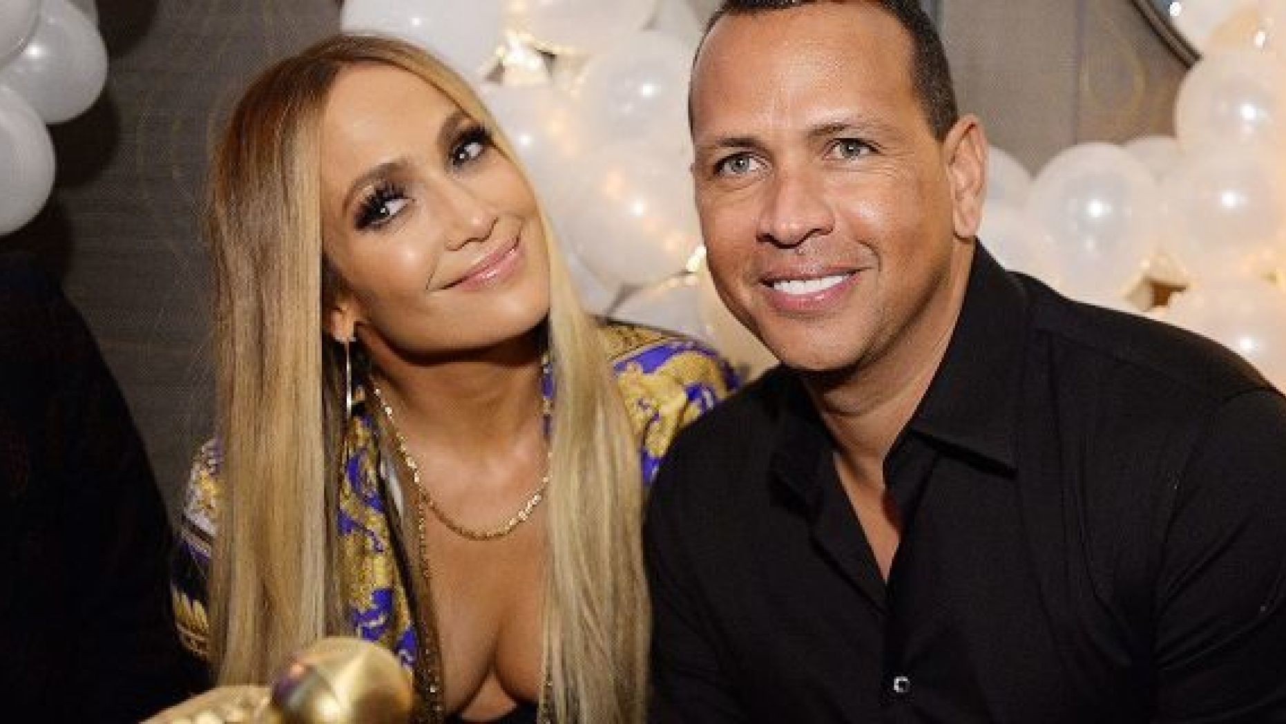 Cặp đôi nổi tiếng đính hôn trong năm 2019- Jeniffer Lopez và cầu thủ bóng chày Alex Rodriguez 