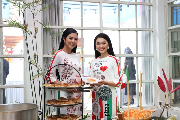 Hoa hậu Ngọc Hân tại Triển lãm Hành trình 120 năm ẩm thực Italia ở Hà Nội. (Ảnh: Ngọc Linh)