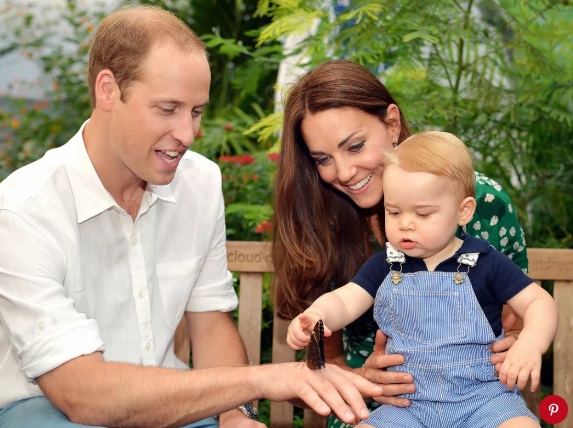 3 bé nhà William-Kate giống nhau cỡ nào_Sinh nhật 1 tuổi của Hoàng tử George