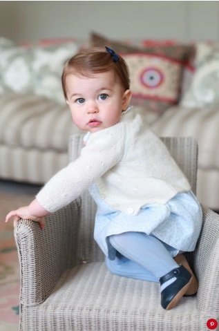 Công chúa Charlotte lúc tròn 1 tuổi