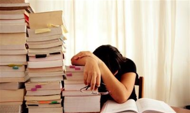 Lứa tuổi teen khi gặp khó khăn rất dễ bị stress, vì vậy cần sự chia sẻ thông cảm từ phía người lớn.