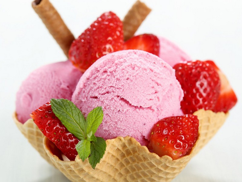 Có thể cho thêm dâu hoặc hoa quả tươi hoặc nho khô ăn kèm kem để tăng hàm lượng vitamin