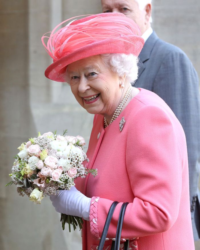 Nữ hoàng Anh Elizabeth II năm nay đã trên 93 tuổi vẫn sống khỏe mạnh và hạnh phúc
