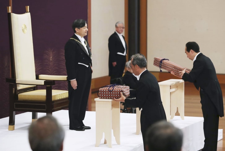 Báu vật gia truyền dâng lên Nhật hoàng Naruhito vào lễ đăng quang