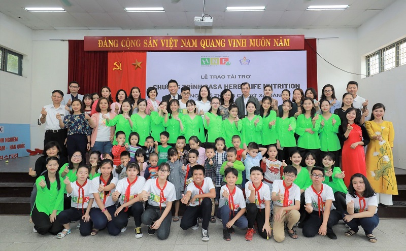 Quỹ Herbalife Nutrition hỗ trợ cho trường Xã Đàn hơn 581 triệu đồng để nâng cao dinh dưỡng cho hơn 500 em học sinh năm học 2019-2020