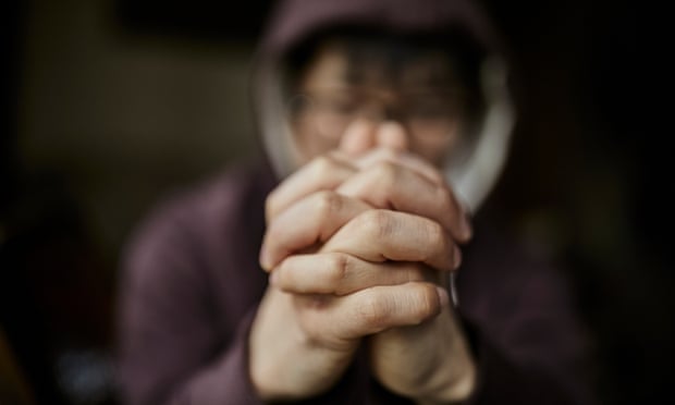 Stephen được giải cứu khỏi lao động “khổ sai” tại khu vườn trồng gai dầu sau khi em bị bọn buôn người đưa từ Việt Nam qua Nga sang Anh.(Nguồn ảnh: Christopher Thomond /Guardian)