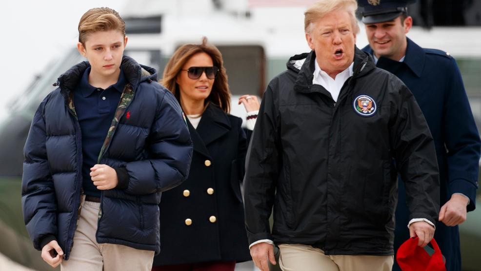 Barron Trump mang vẻ điển trai pha trộn giữa Tổng thống Mỹ Donald Trump và Phu nhân Melania