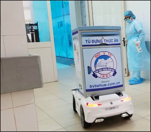 Hãy khám phá bức ảnh về robot phục vụ bệnh nhân cách ly để thấy được sự tiên tiến và đẳng cấp trong lĩnh vực y tế. Được thiết kế đặc biệt để phục vụ cho những người bị cách ly và đảm bảo tiện ích cho bệnh viện, robot này sẽ là một sự lựa chọn không thể bỏ qua.