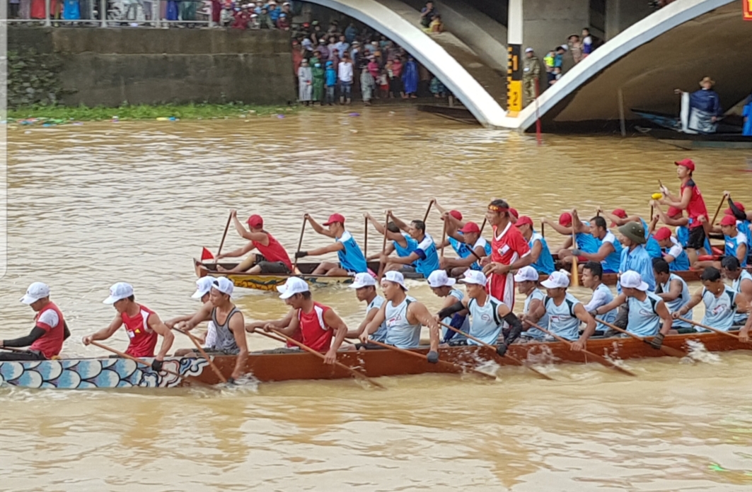 Lễ hội bơi, đua thuyền truyền thống ở Quảng Bình được công nhận Di sản văn hóa phi vật thể cấp quốc gia.