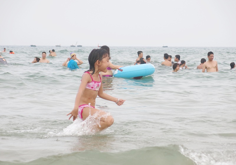 Nước biển mang lại nhiều lợi ích tuyệt vời cho sức khỏe con người.