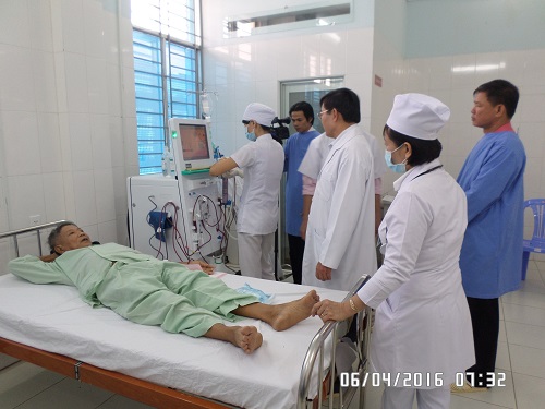 y te huyen, chay than tai trung tam y te huyen Ben luc
