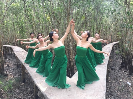 nhac tre, MV Banh troi nuoc cua Hoang Thuy Linh