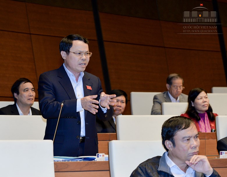 Đại biểu Nguyễn Tiến Sinh Đại biểu Nguyễn Tiến Sinh chất vấn Bộ trưởng Bộ Công Thương.