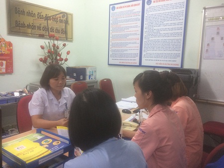 ư vấn cho công nhân tại khu công nghiệp về HIV