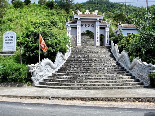 Đền thờ Nhân Huệ vương Trần Khánh Dư