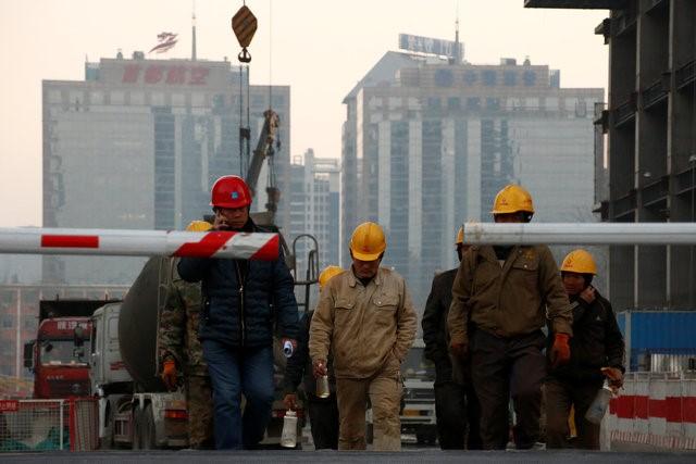 Trung Quốc đối mặt với tăng trưởng chậm. Trung Quốc đối mặt với tăng trưởng chậm.