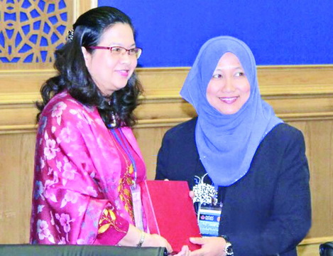 Việt Nam bàn giao vị trí Chủ tịch SOMHĐ cho Thứ trưởng Bộ Y tế Brunei Darussalam. Việt Nam bàn giao vị trí Chủ tịch SOMHĐ cho Thứ trưởng Bộ Y tế Brunei Darussalam.