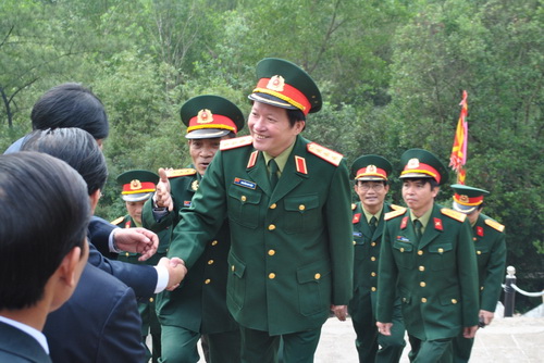 Tướng Hiệu trong một lần thăm lại chiến trường xưa.