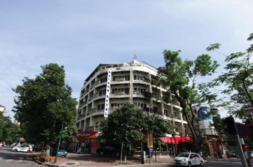 Khu đất vàng số 80 Lý Thường Kiệt, Hà Nội do Tổng Công ty Đường sắt Việt Nam quản lý lùm xùm dư luận thời gian qua.