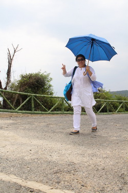 Choi Hana trong một chuyến điền dã.
