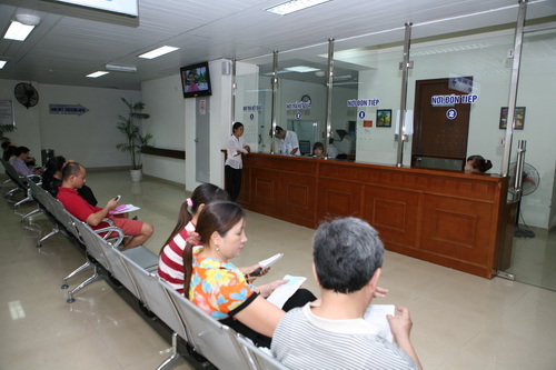 Bệnh nhân chờ khám tại Bệnh viện Nội tiết TW. Ảnh: TM