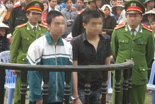 Vẫn còn nhiều điều băn khoăn liên quan đến điều khoản quy định về tuổi chịu trách nhiệm hình sự đối với người từ đủ 14 tuổi đến dưới 16 tuổi. Vẫn còn nhiều điều băn khoăn liên quan đến điều khoản quy định về tuổi chịu trách nhiệm hình sự đối với người từ đủ 14 tuổi đến dưới 16 tuổi.