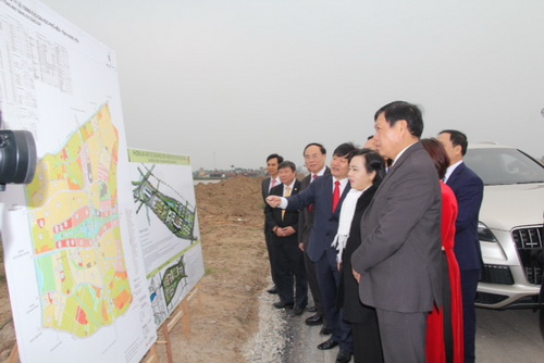 Bộ trưởng Bộ Y tế Nguyễn Thị Kim Tiến thăm khu đất xây dựng cơ sở 2 của học viện.